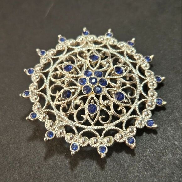 Monet Jewelry - Vintage silver tone Monet brooch